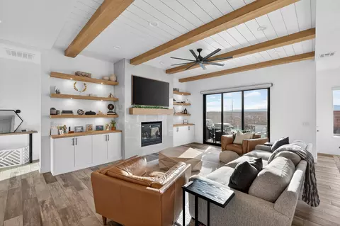 Living - 4204 S 960 E, Washington, UT 84780 photo 4 of 5