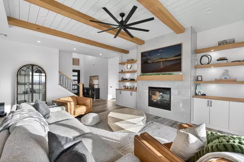 Living - 4204 S 960 E, Washington, UT 84780 photo 2 of 5