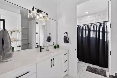 Bath - 4204 S 960 E, Washington, UT 84780 photo 10 of 17