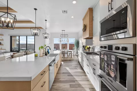 Kitchen - 4204 S 960 E, Washington, UT 84780 photo 1 of 7