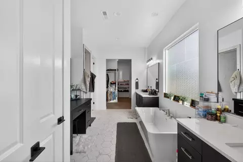 Bath - 4204 S 960 E, Washington, UT 84780 photo 1 of 17