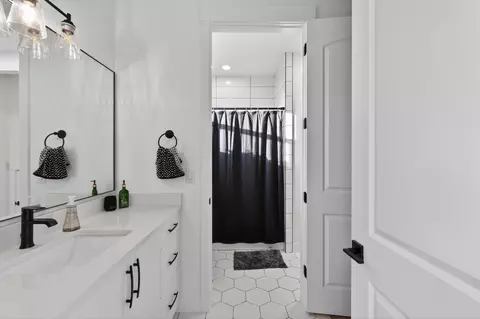 Bath - 4204 S 960 E, Washington, UT 84780 photo 11 of 17
