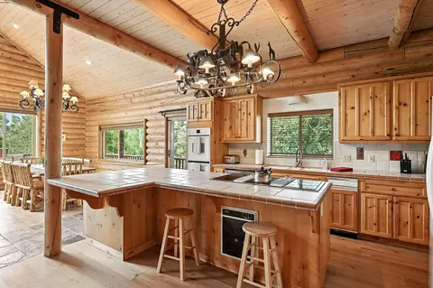 Kitchen - 433 W Eagles Roost St, Brian Head, UT 84719 photo 3 of 5