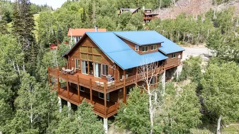 Exterior - 433 W Eagles Roost St, Brian Head, UT 84719 photo 2 of 15