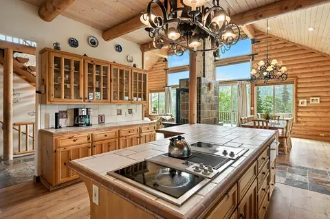 Kitchen - 433 W Eagles Roost St, Brian Head, UT 84719 photo 4 of 5