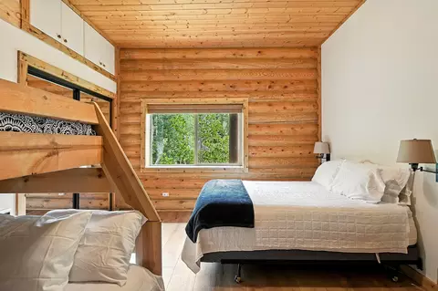 Bedroom - 433 W Eagles Roost St, Brian Head, UT 84719 photo 6 of 9