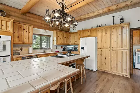 Kitchen - 433 W Eagles Roost St, Brian Head, UT 84719 photo 2 of 5