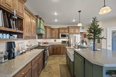 Kitchen - 1780 Eagle Ridge Cir, Hatch, UT 84735 photo 2 of 3