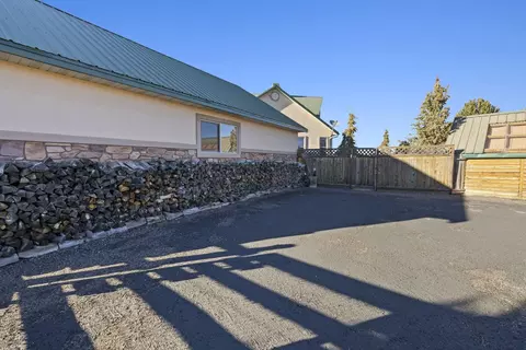 Exterior - 1780 Eagle Ridge Cir, Hatch, UT 84735 photo 10 of 27