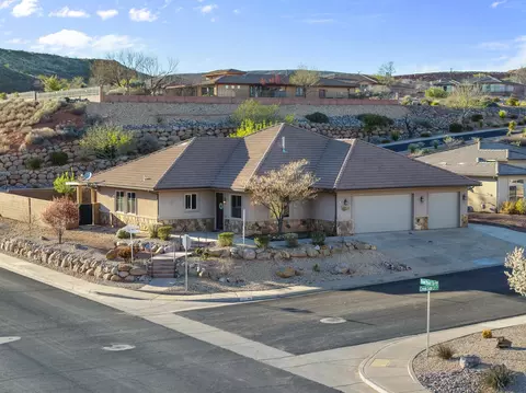 1907 N Creek Side Ct, Washington, UT 84780