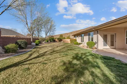 Exterior - 880 E Lori Ln, Washington, UT 84780 photo 9 of 11