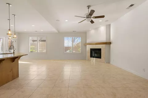 Living - 880 E Lori Ln, Washington, UT 84780 photo 1 of 3