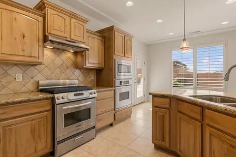 Kitchen - 880 E Lori Ln, Washington, UT 84780 photo 4 of 4