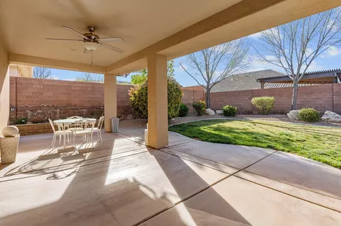 Exterior - 880 E Lori Ln, Washington, UT 84780 photo 7 of 11