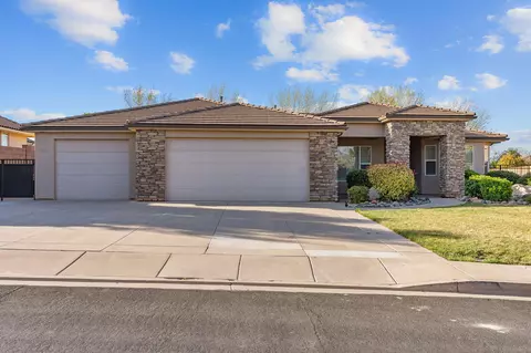 Exterior - 880 E Lori Ln, Washington, UT 84780 photo 3 of 11