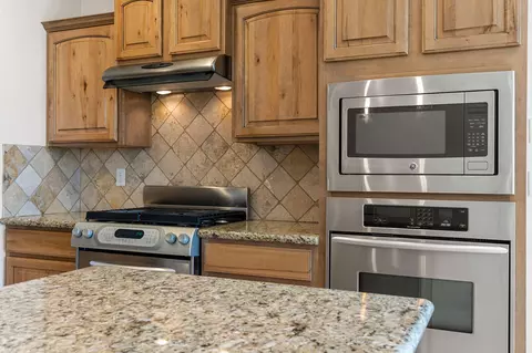 Kitchen - 880 E Lori Ln, Washington, UT 84780 photo 2 of 4