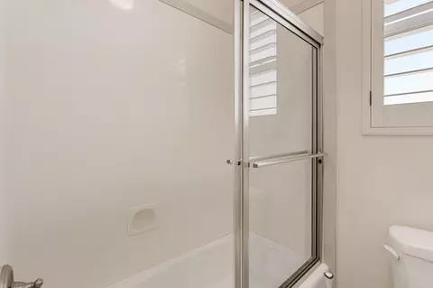 Bath - 880 E Lori Ln, Washington, UT 84780 photo 2 of 4