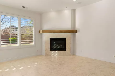 Living - 880 E Lori Ln, Washington, UT 84780 photo 2 of 3