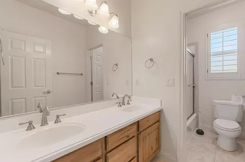 Bath - 880 E Lori Ln, Washington, UT 84780 photo 1 of 4