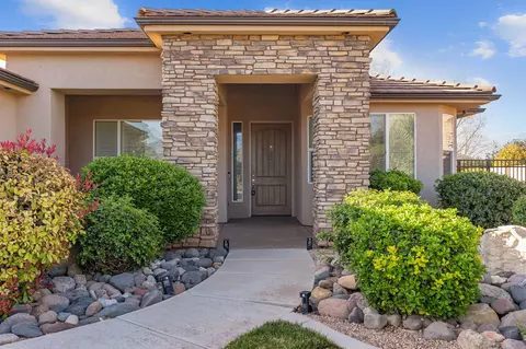 Exterior - 880 E Lori Ln, Washington, UT 84780 photo 5 of 11