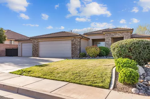 Exterior - 880 E Lori Ln, Washington, UT 84780 photo 4 of 11