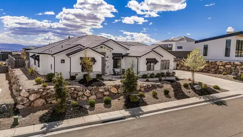 737 W Scenario St, Washington, UT 84780