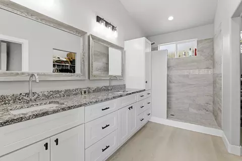 Bath - 442 E Pine View Dr, Central, UT 84722 photo 4 of 6