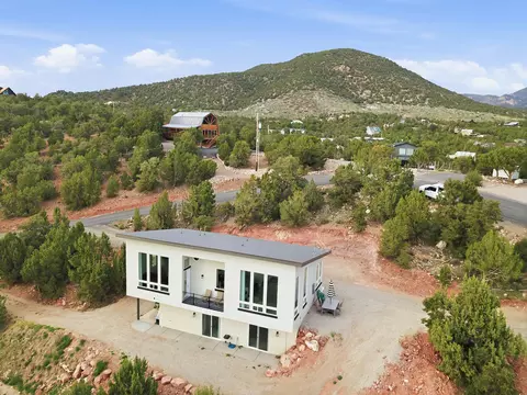442 E Pine View Dr, Central, UT 84722
