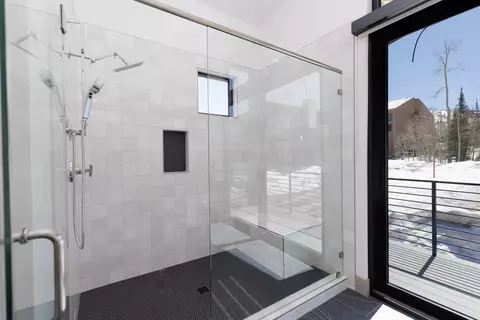 Bath - 160 W Ridgeview St #7B, Brian Head, UT 84719 photo 4 of 7