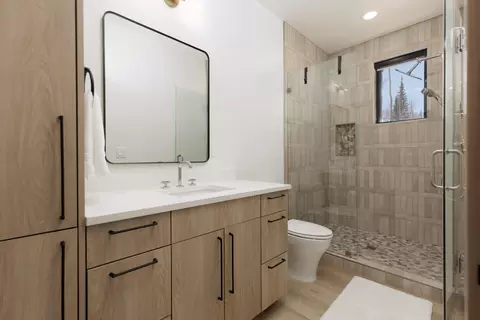 Bath - 160 W Ridgeview St #7B, Brian Head, UT 84719 photo 1 of 7
