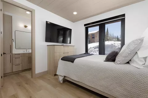 Bedroom - 160 W Ridgeview St #7B, Brian Head, UT 84719 photo 1 of 6