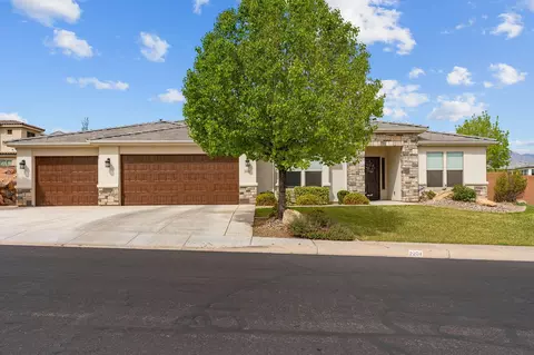 2204 W Courtyard Dr, Saint George, UT 84770