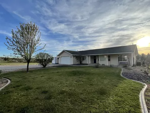 8129 N Diamond Valley Dr, Saint George, UT 84770