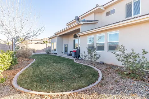 Exterior - 1345 E Black Brush Dr, Washington, UT 84780 photo 6 of 7