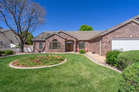 3734 W Mitchell Dr, Santa Clara, UT 84765