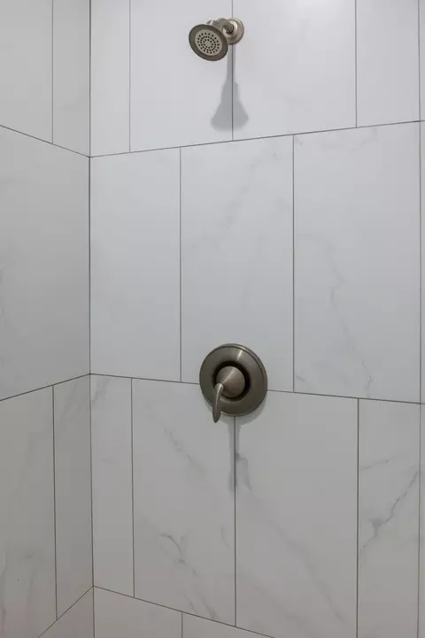 Bath - 355 Treasure Valley Rd, Washington, UT 84780 photo 3 of 8