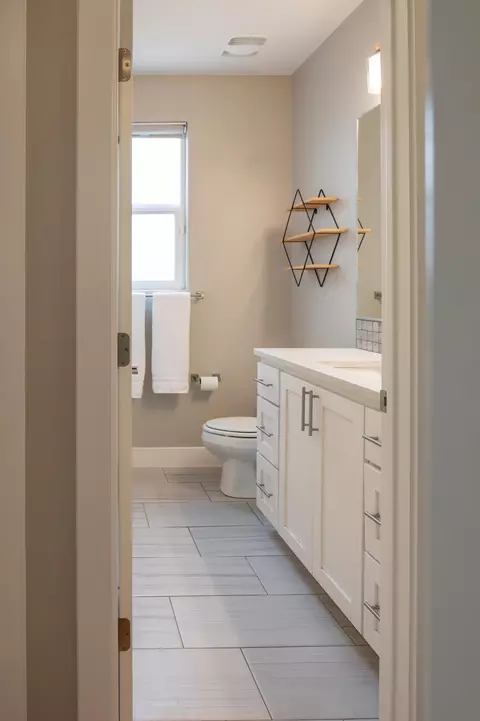 Bath - 355 Treasure Valley Rd, Washington, UT 84780 photo 7 of 8