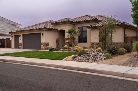 Exterior - 355 Treasure Valley Rd, Washington, UT 84780 photo 3 of 7