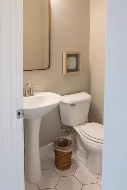 Bath - 355 Treasure Valley Rd, Washington, UT 84780 photo 6 of 8