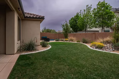 Exterior - 355 Treasure Valley Rd, Washington, UT 84780 photo 5 of 7