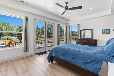 Bedroom - 1295 E Cedar Dr, Apple Valley, UT 84737 photo 4 of 9