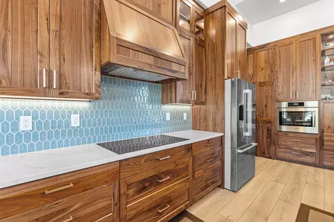 Kitchen - 1295 E Cedar Dr, Apple Valley, UT 84737 photo 5 of 12