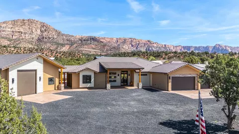Exterior - 1295 E Cedar Dr, Apple Valley, UT 84737 photo 4 of 11