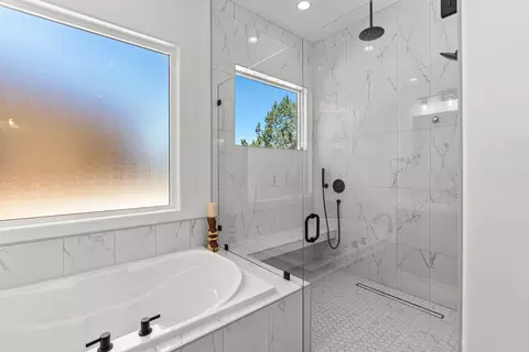 Bath - 1295 E Cedar Dr, Apple Valley, UT 84737 photo 3 of 8