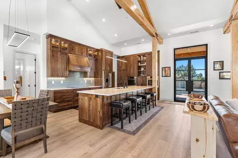 Kitchen - 1295 E Cedar Dr, Apple Valley, UT 84737 photo 3 of 12