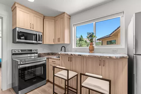 Kitchen - 1295 E Cedar Dr, Apple Valley, UT 84737 photo 11 of 12