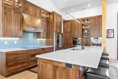 Kitchen - 1295 E Cedar Dr, Apple Valley, UT 84737 photo 4 of 12