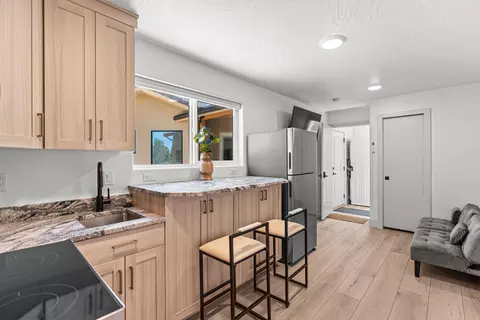 Kitchen - 1295 E Cedar Dr, Apple Valley, UT 84737 photo 12 of 12