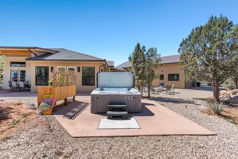 Exterior - 1295 E Cedar Dr, Apple Valley, UT 84737 photo 8 of 11