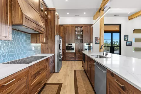Kitchen - 1295 E Cedar Dr, Apple Valley, UT 84737 photo 6 of 12